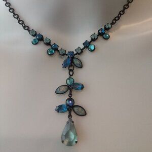 Costume light blue & dark blue stone necklace